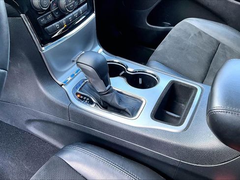 Used 2019 Jeep Grand Cherokee Altitude image 18