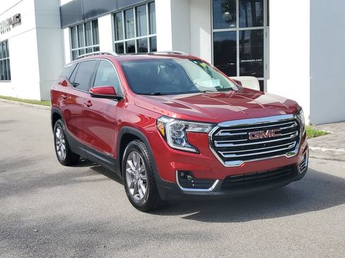 Used 2023 GMC Terrain SLT w/ Tech Package FWD image 7