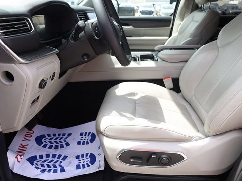 Used 2024 Jeep Wagoneer Series II w/ Flexible Seating Group AWD/4WD image 11