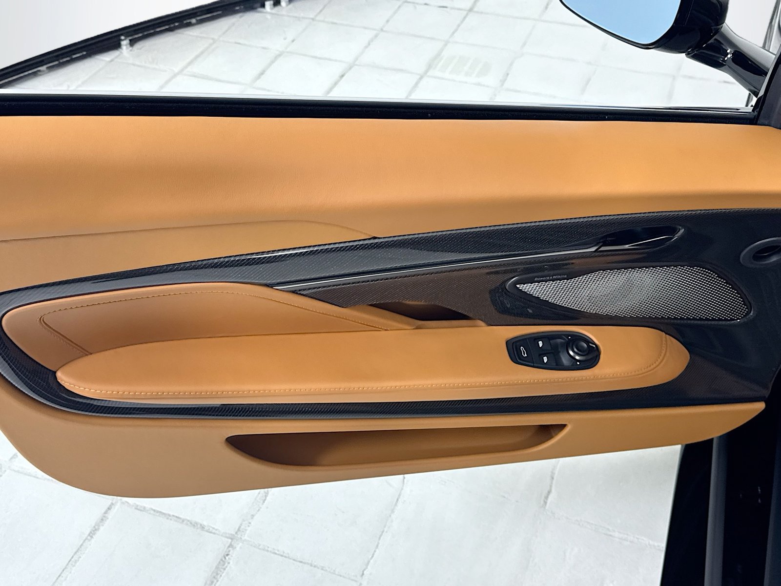 Used 2026 Aston Martin Vanquish Convertible RWD image 16