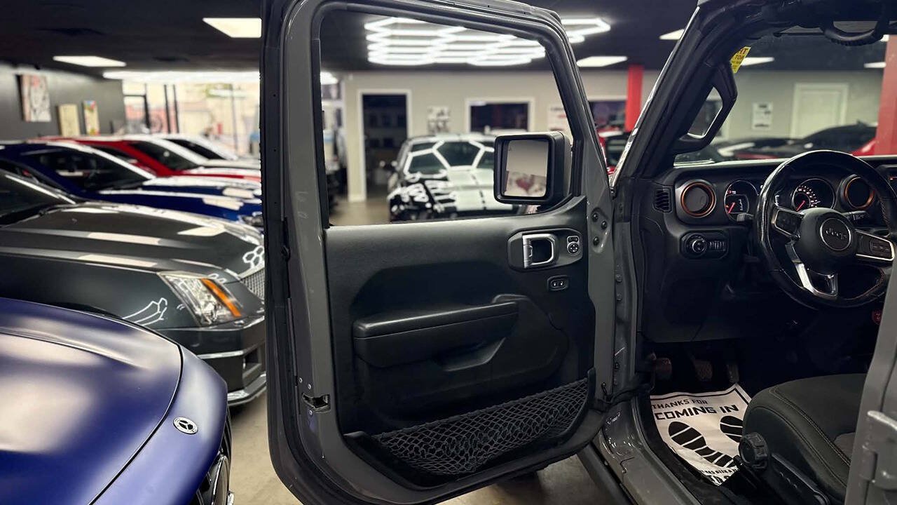 Used 2021 Jeep Gladiator Mojave w/ Cold Weather Group AWD/4WD image 12