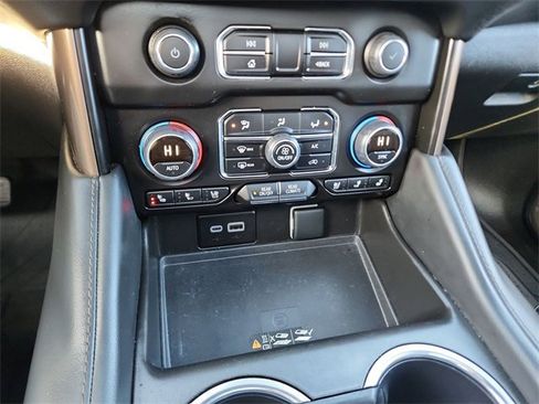 Certified 2024 Chevrolet Suburban High Country image 17