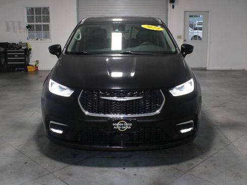 Used 2024 Chrysler Pacifica Touring-L image 49