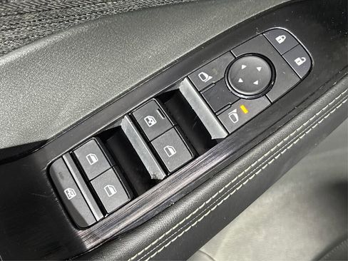 Used 2023 Nissan Rogue SV AWD/4WD image 33