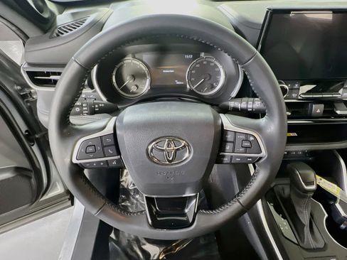 Used 2023 Toyota Highlander XSE AWD/4WD image 11