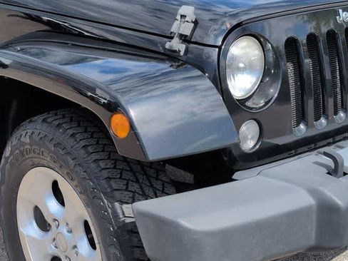 Used 2014 Jeep Wrangler Unlimited Sahara w/ Connectivity Group AWD/4WD image 11