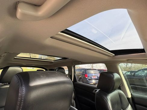 Used 2017 Nissan Pathfinder Platinum w/ Family Entertainment Package image 34