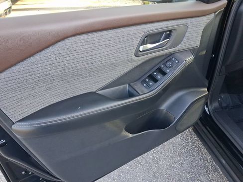 Certified 2023 Nissan Rogue SV FWD image 15