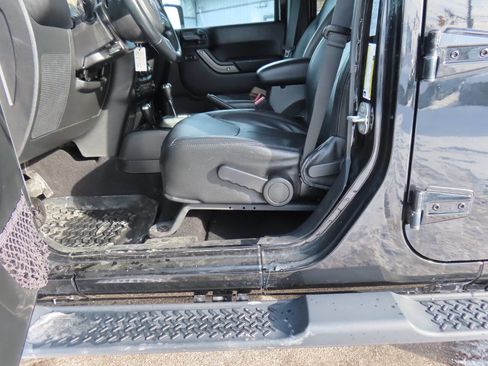 Used 2018 Jeep Wrangler Unlimited Sport S AWD/4WD image 12