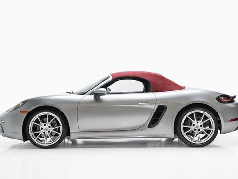 Used 2018 Porsche 718 Boxster image 12