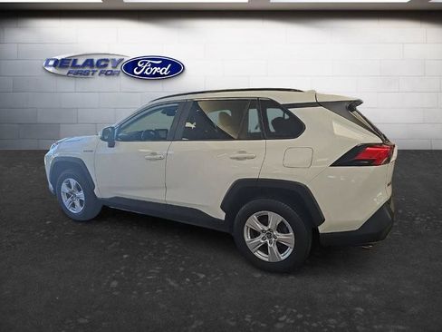 Used 2019 Toyota RAV4 LE AWD/4WD image 4