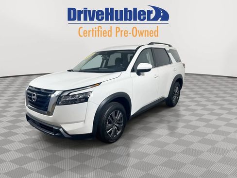 Used 2025 Nissan Pathfinder SV image 4