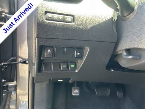 Used 2018 Nissan Rogue S FWD image 16