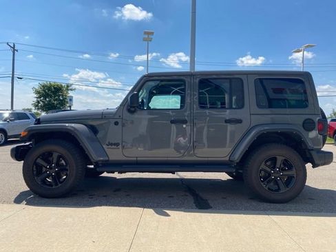 Used 2022 Jeep Wrangler Unlimited Sahara AWD/4WD image 8