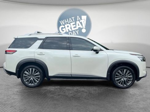 Used 2024 Nissan Pathfinder SL w/ SL Premium Package FWD image 2