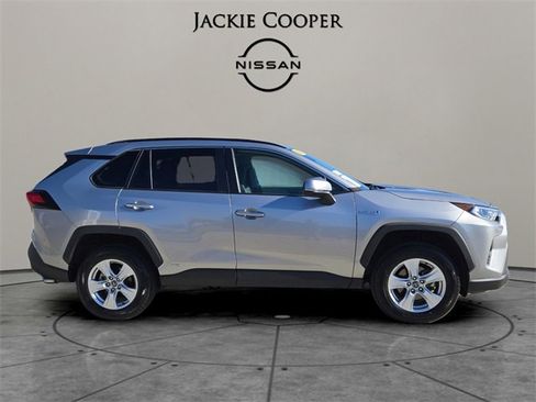 Used 2021 Toyota RAV4 XLE image 6