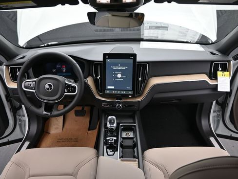 New 2026 Volvo XC60 B5 Core AWD/4WD image 22