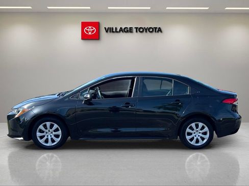 Certified 2022 Toyota Corolla LE FWD image 2