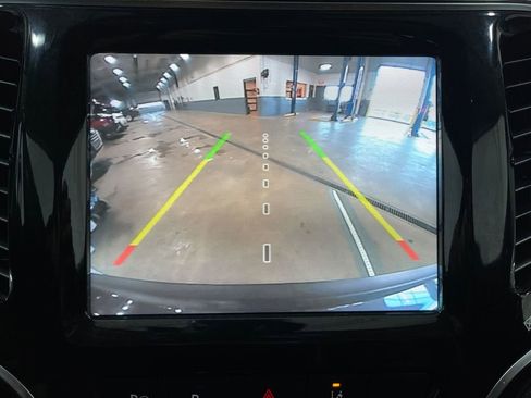 Used 2021 Jeep Cherokee Limited image 10