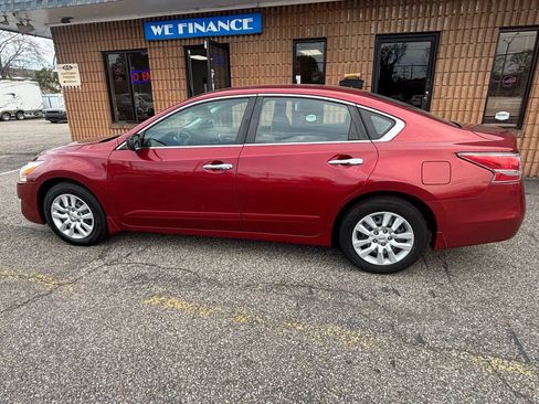Used 2015 Nissan Altima 2.5 S w/ Power Driver Seat Package FWD image 1