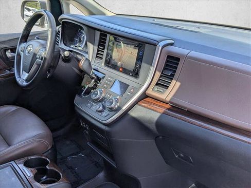 Used 2015 Toyota Sienna Limited image 23
