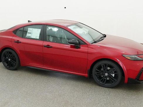 New 2026 Toyota Camry Hybrid FWD image 18