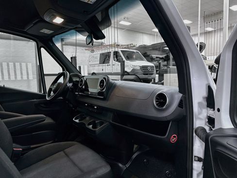 Used 2025 Mercedes-Benz Sprinter 2500 image 29