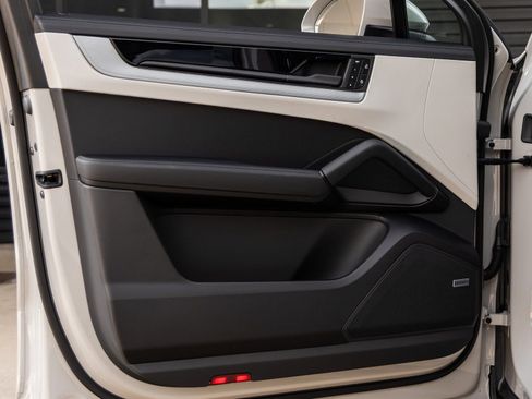 Certified 2026 Porsche Cayenne Coupe image 20