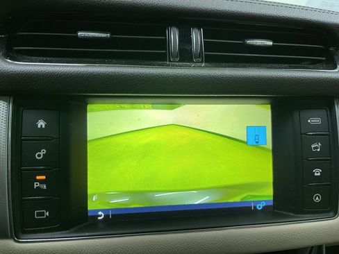 Used 2017 Jaguar XF Prestige image 22