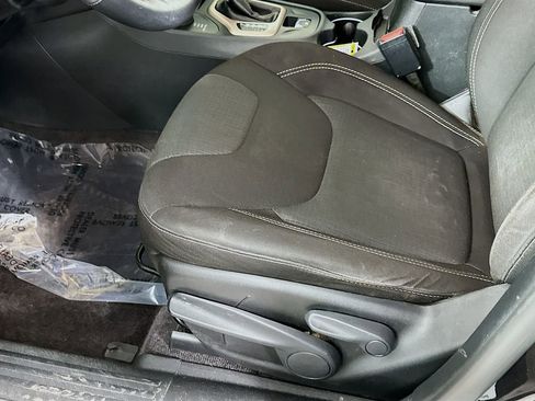 Used 2016 Jeep Cherokee Latitude w/ Cold Weather Group image 25