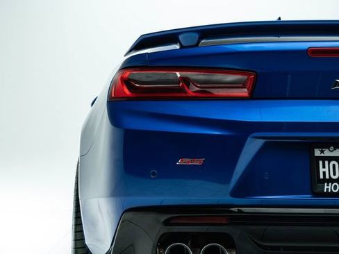Used 2017 Chevrolet Camaro SS image 17