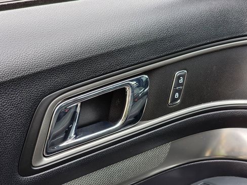 Used 2019 Ford Explorer XLT image 33