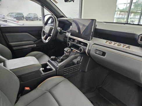 Used 2025 Toyota 4Runner Trailhunter AWD/4WD image 14