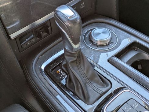 Used 2021 Nissan Armada SV image 25