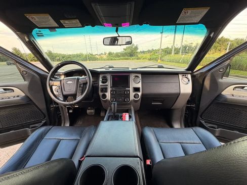 Used 2015 Ford Expedition XLT w/ Equipment Group 202A RWD image 29