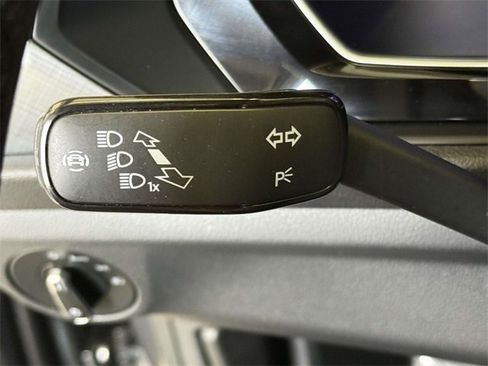 Used 2024 Volkswagen Jetta SE image 29