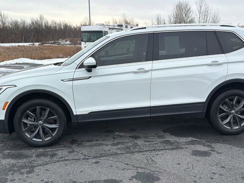Used 2022 Volkswagen Tiguan SE image 14