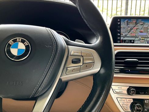 Used 2018 BMW 740i image 25