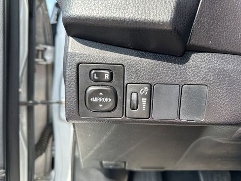 Used 2016 Toyota Corolla L image 17