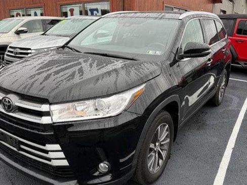 Used 2019 Toyota Highlander XLE image 2
