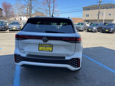New 2026 Volkswagen Tiguan SE R-Line image 12