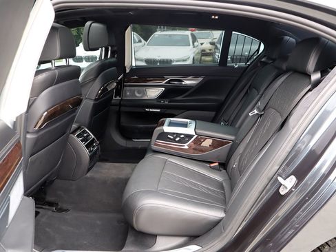 Used 2016 BMW 750i xDrive AWD/4WD image 19