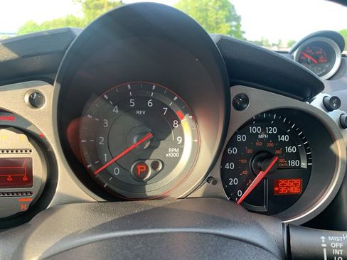 Used 2015 Nissan 370Z w/ Sport Package image 9