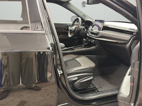 Used 2024 Jeep Compass Trailhawk image 13