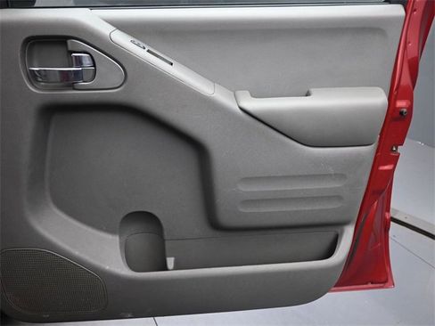 Used 2019 Nissan Frontier SV image 28