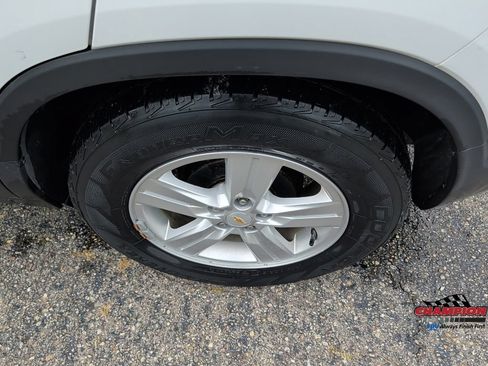 Used 2018 Chevrolet Trax LT w/ LT Convenience Package FWD image 13