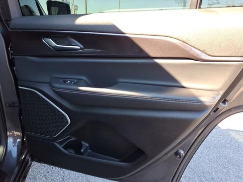 Used 2022 Jeep Grand Cherokee L Laredo image 13