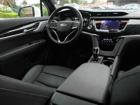 New 2025 Cadillac XT6 Premium Luxury image 24