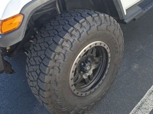 Used 2018 Jeep Wrangler Unlimited Sahara image 2