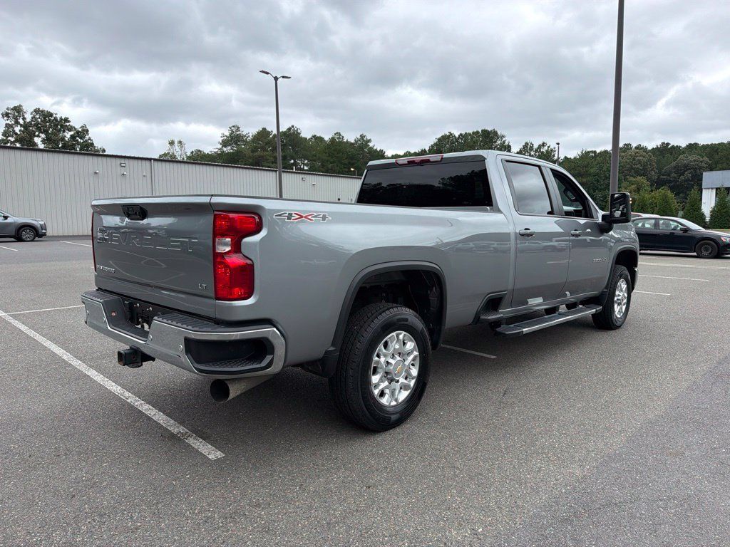 Used 2025 Chevrolet Silverado 3500 LT w/ Safety Package AWD/4WD image 5